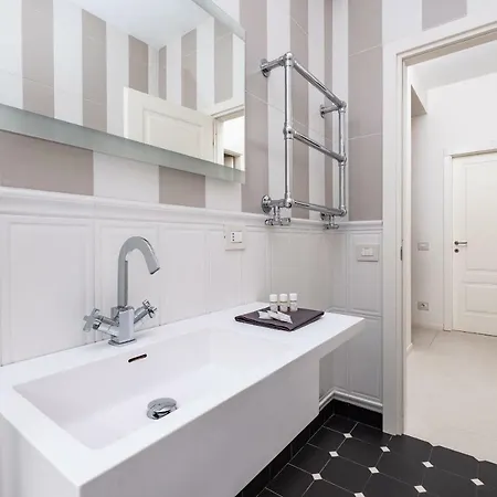 Vatican Quiet With Garden & Parking Рим