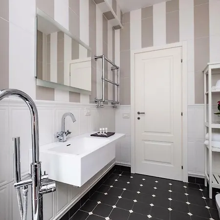 Vatican Quiet With Garden & Parking