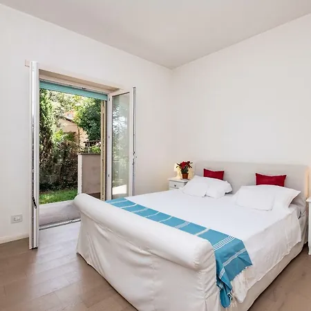 Vatican Quiet With Garden & Parking * Рим