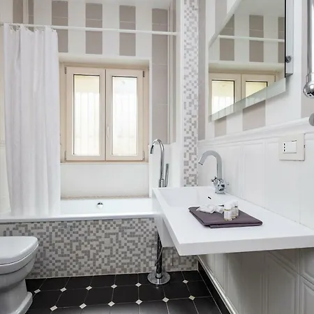 Vatican Quiet With Garden & Parking *