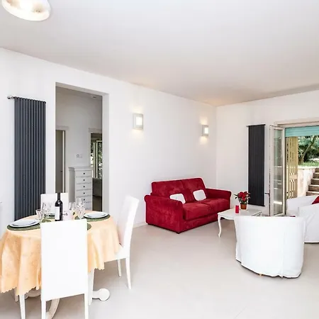 Vatican Quiet With Garden & Parking Рим