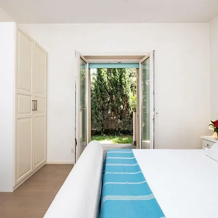 Vatican Quiet With Garden & Parking