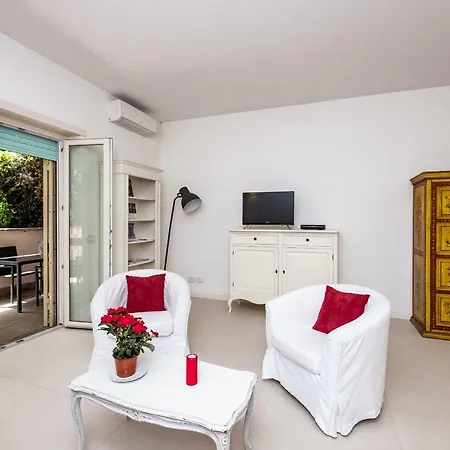 Апартаменты Vatican Quiet With Garden & Parking *