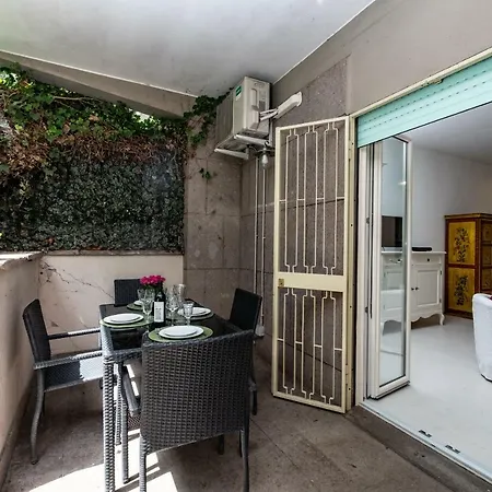 Апартаменты Vatican Quiet With Garden & Parking