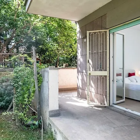 Vatican Quiet With Garden & Parking Рим
